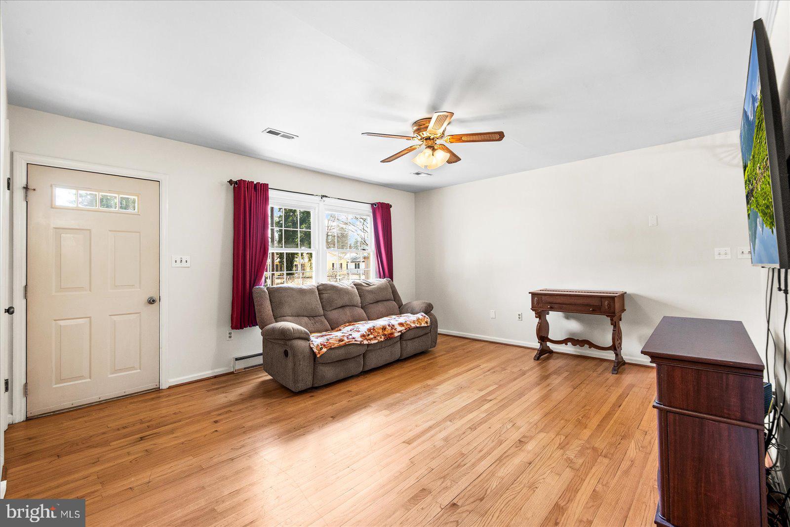 227 7th Street Colonial Beach, VA 22443 - Photo 6 of 36 a living room with furniture and a wooden floor