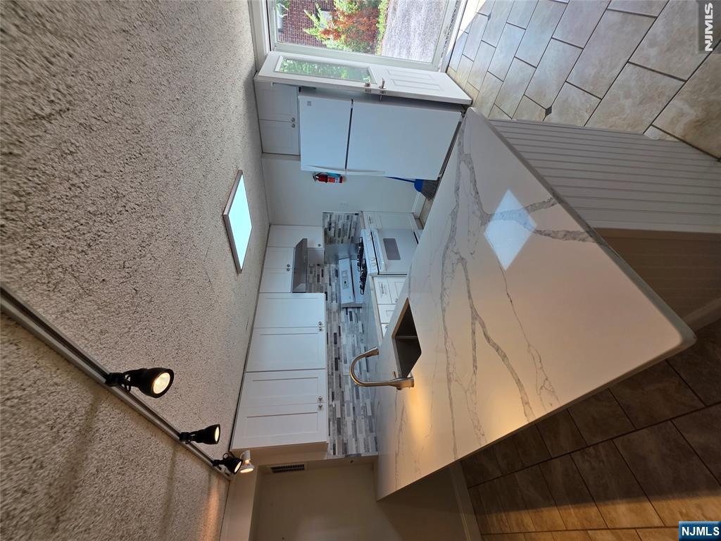 433 Thompson Street Hackensack, NJ 07601 - Photo 2 of 13