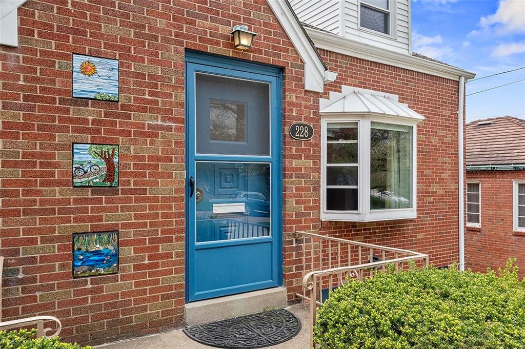 228 Connecting Road Pittsburgh, PA 15228 - Photo 2 of 25 Gallery Image 2