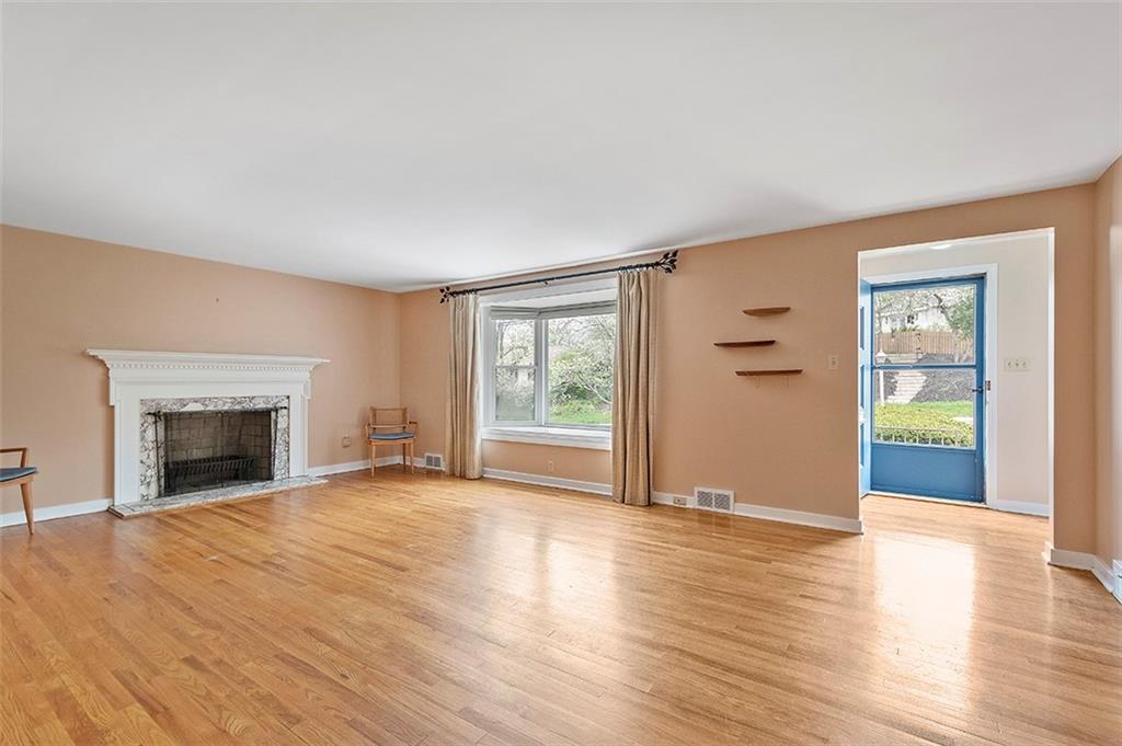 228 Connecting Road Pittsburgh, PA 15228 - Photo 7 of 25 Gallery Image 7