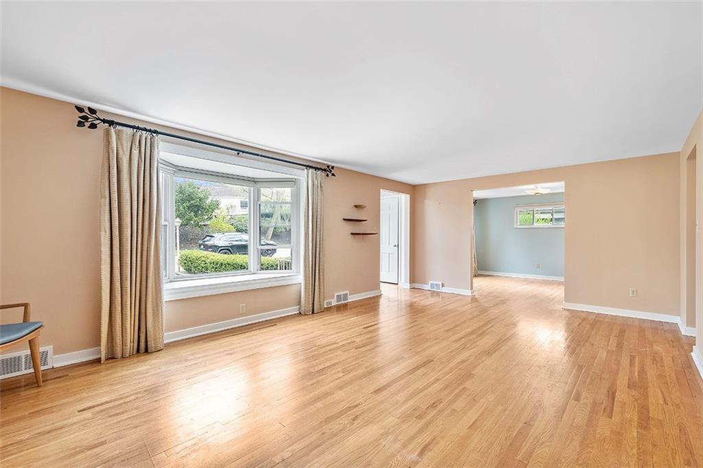 228 Connecting Road Pittsburgh, PA 15228 - Photo 8 of 25 Gallery Image 8