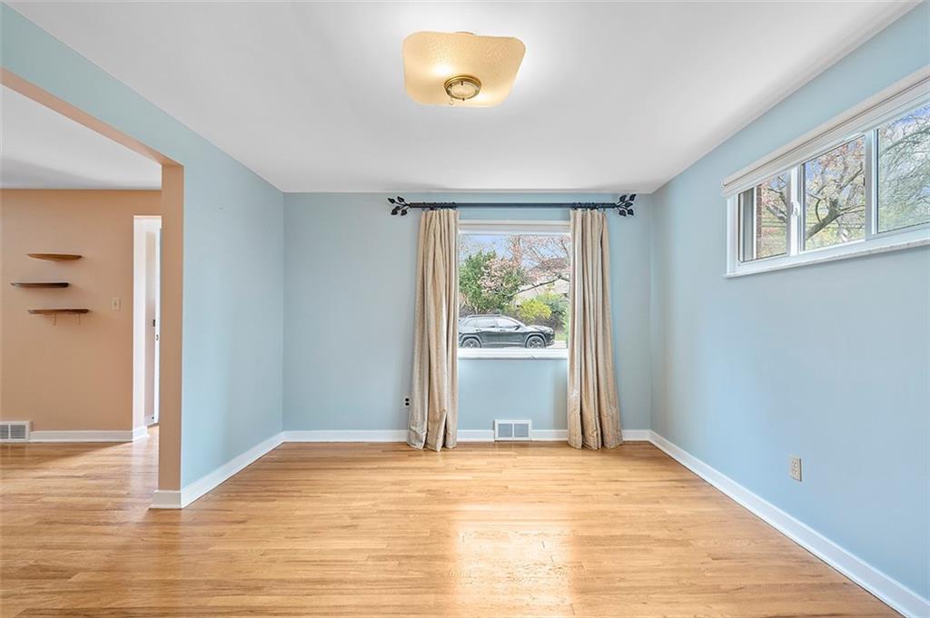 228 Connecting Road Pittsburgh, PA 15228 - Photo 9 of 25 Gallery Image 9