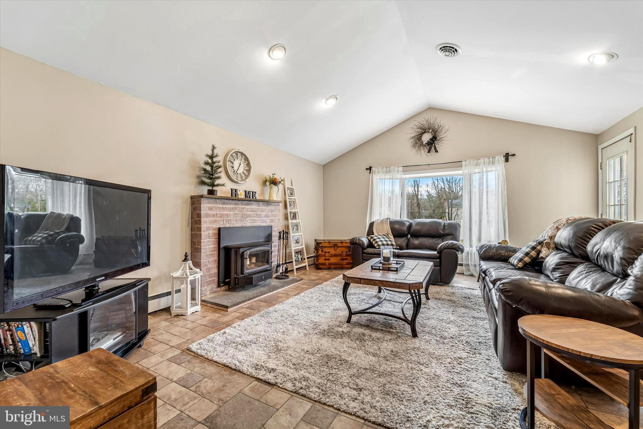 3216 Hayes Road East Norriton, PA 19403 - Photo 10 of 32