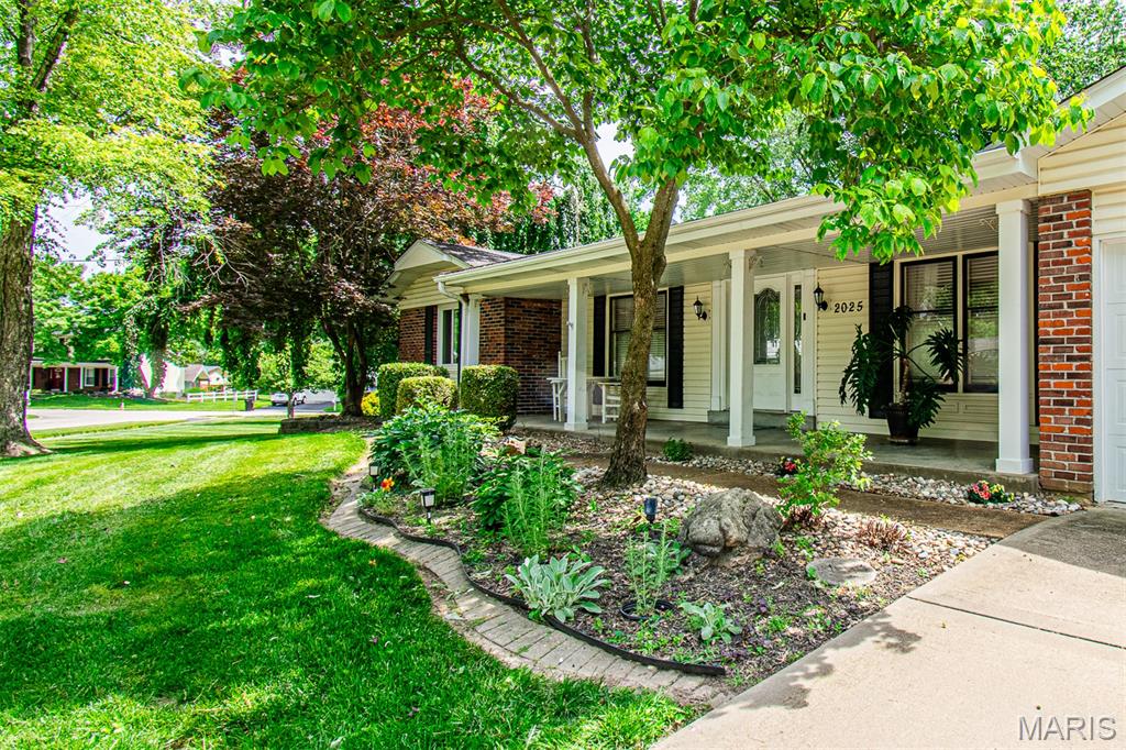 2025 Rurline Drive St. Louis, MO 63146 - Photo 2 of 92