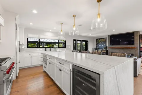 $3,600,000 | 8675 Glenwick Lane, La Jolla, CA 92037