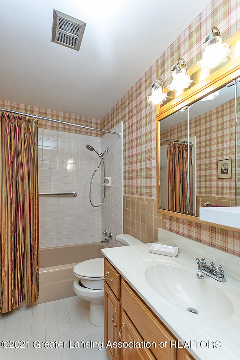 1337 Marble Road East Lansing, MI 48823 - Photo 13 of 26 13