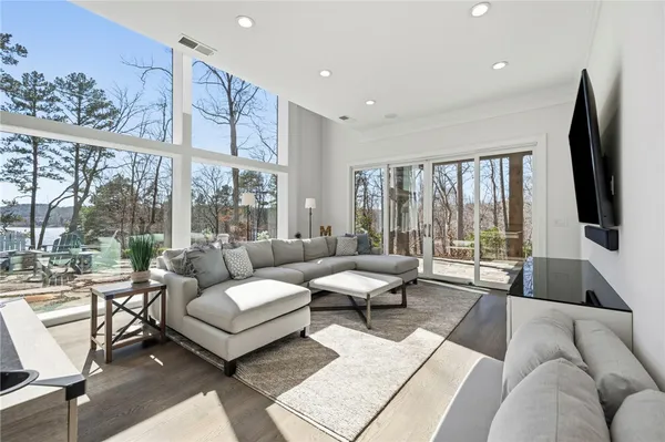 $3,995,000 | 510 South Point Boulevard, Sunset, SC 29685