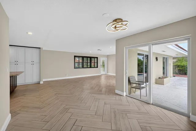 a view of livingroom with furniture and windows