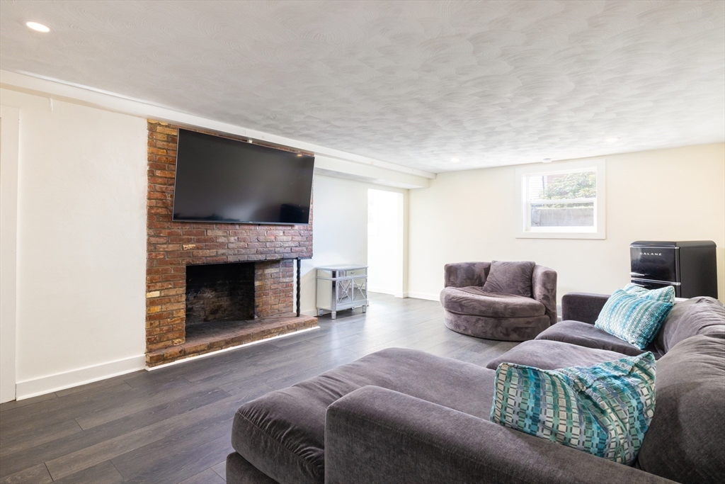 326 Austin Street Newton, MA 02465 - Photo 11 of 12