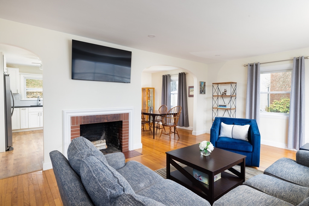 326 Austin Street Newton, MA 02465 - Photo 3 of 12