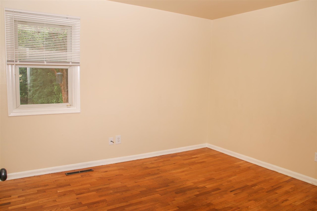 3585 Ridgecliffe Drive Flint, MI 48532 - Photo 12 of 28 50047990-11.JPG