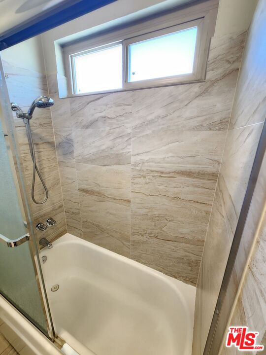 7925 Vineland Avenue, Unit 26 Los Angeles, CA 91352 - Photo 18 of 34 a bathroom with a bathtub and shower