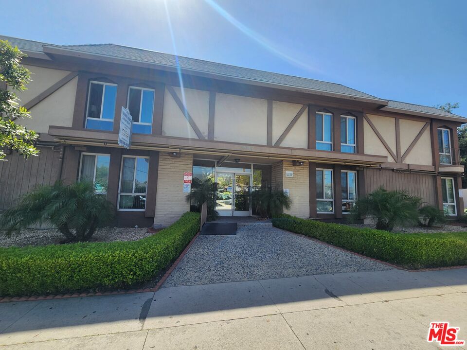 7925 Vineland Avenue, Unit 26 Los Angeles, CA 91352 - Photo 33 of 34 a front view of a house with garden