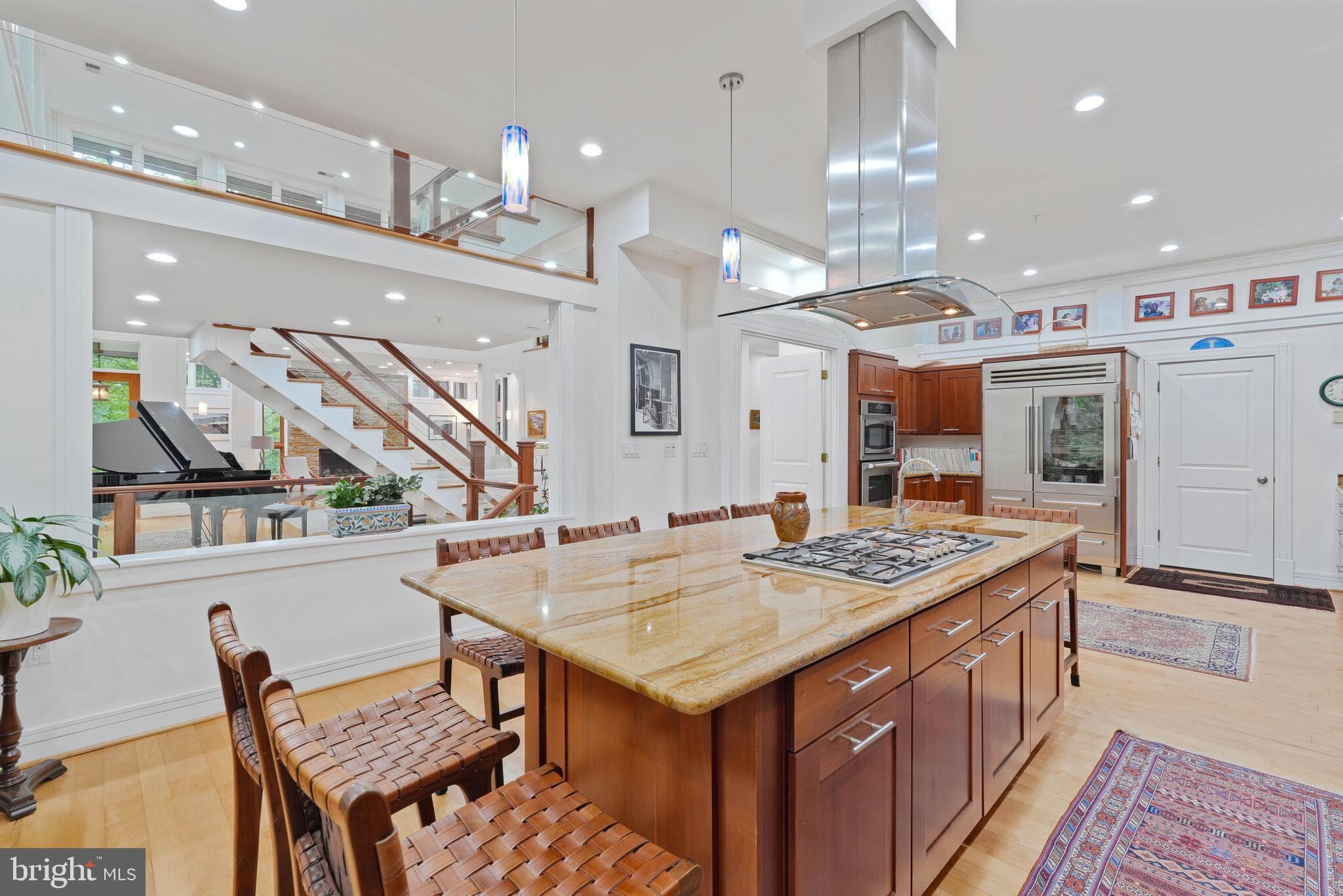2807 Chesterfield Place Northwest Washington, DC 20008 - Photo 12 of 46 Kitchen | island seating