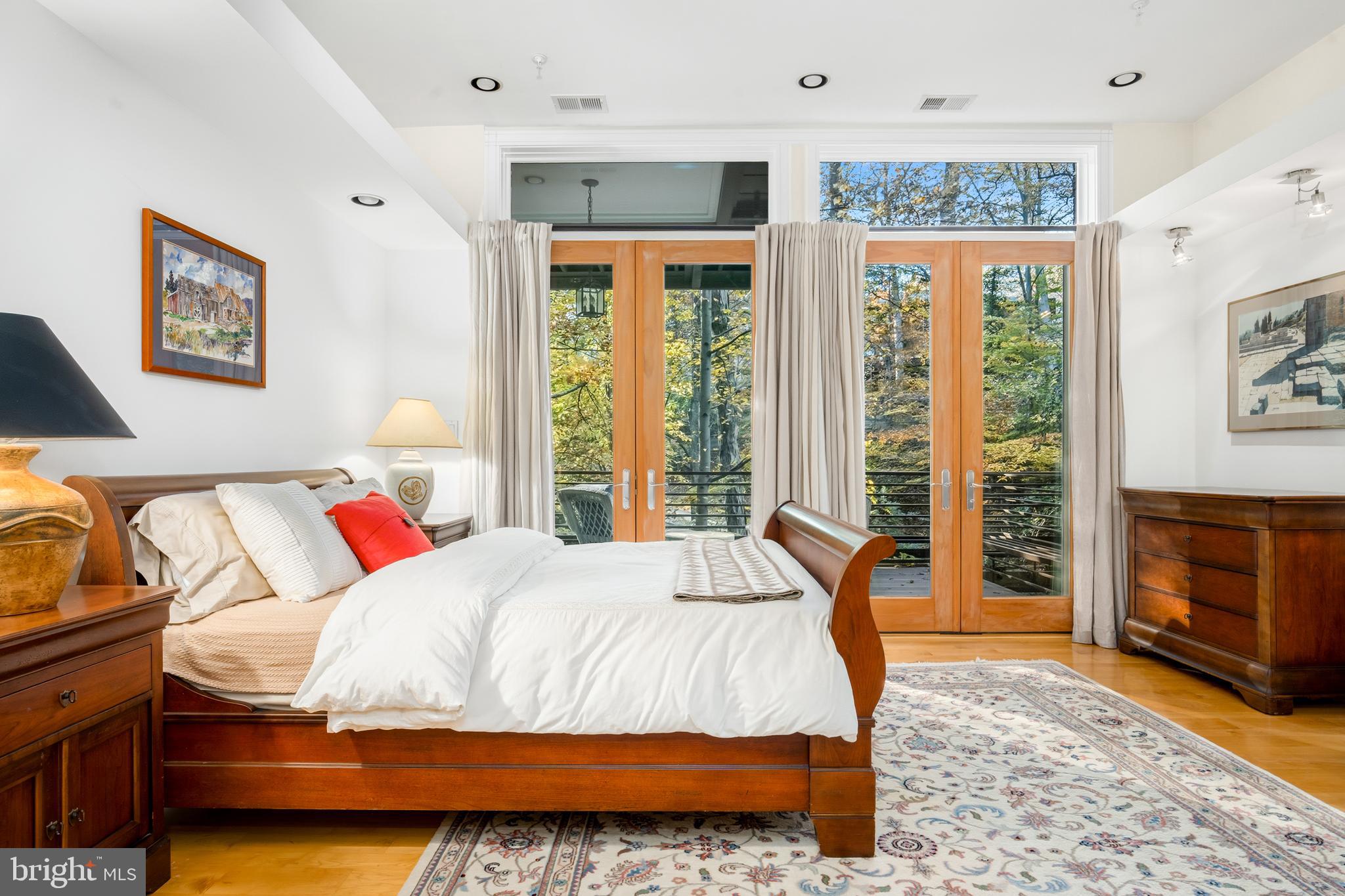 2807 Chesterfield Place Northwest Washington, DC 20008 - Photo 33 of 46 Bedroom en-suite