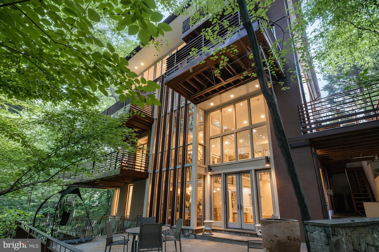 2807 Chesterfield Place Northwest Washington, DC 20008 - Photo 4 of 46 Rear facade