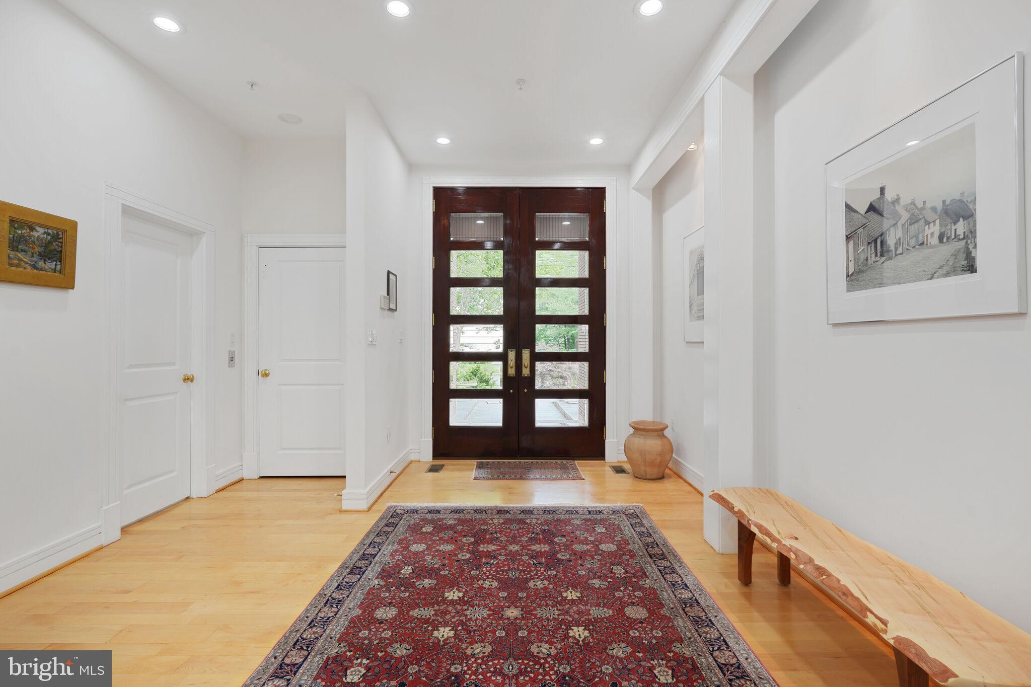 2807 Chesterfield Place Northwest Washington, DC 20008 - Photo 6 of 46 Grand Entrance