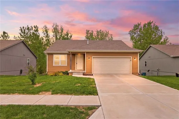 $349,900 | 21407 West 216th Street, Spring Hill, KS 66083