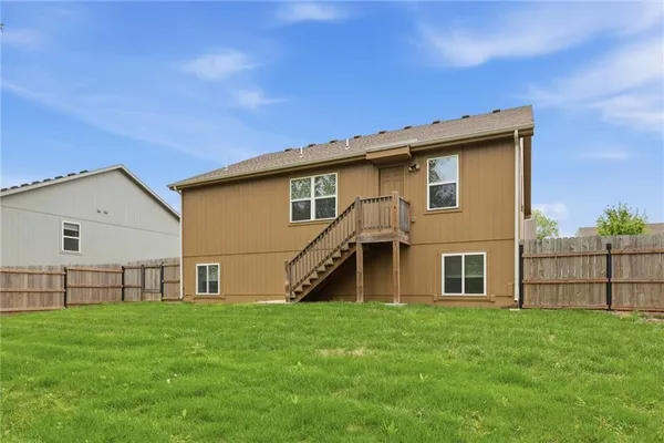 $349,900 | 21407 West 216th Street, Spring Hill, KS 66083