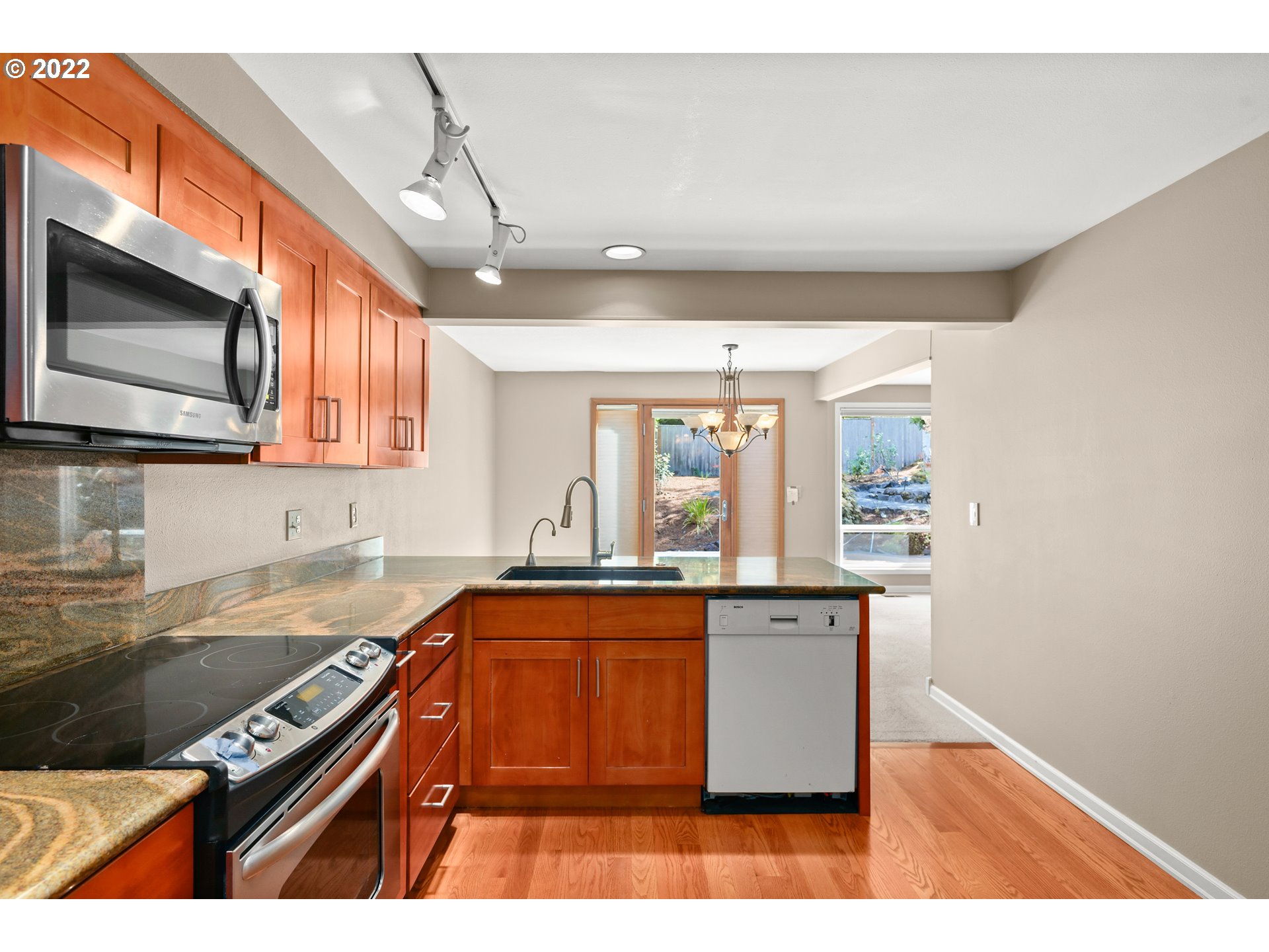 7870 Southwest Raintree Drive Beaverton, OR 97008 - Photo 9 of 26 Gallery Image 9