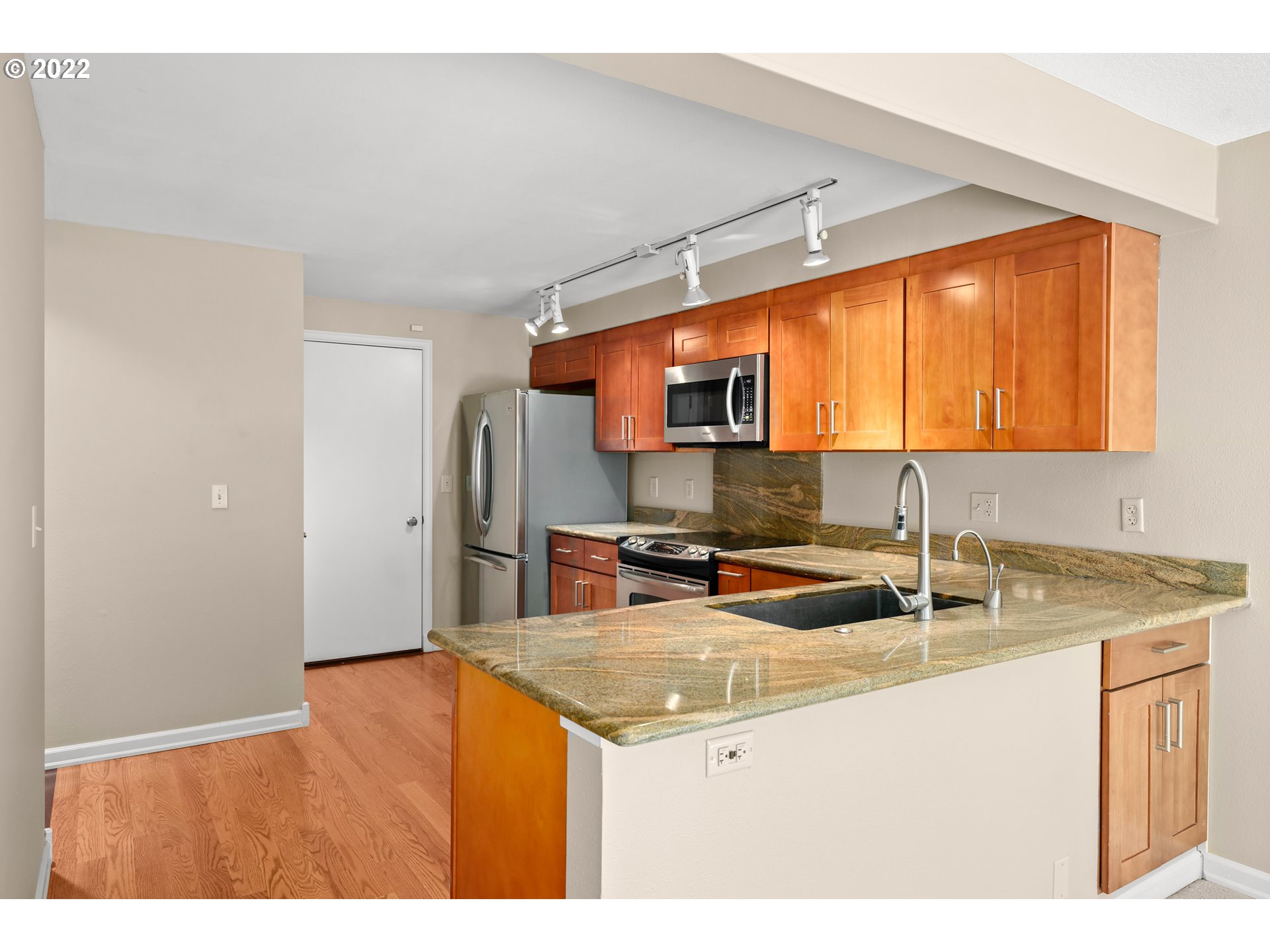 7870 Southwest Raintree Drive Beaverton, OR 97008 - Photo 10 of 26 Gallery Image 10