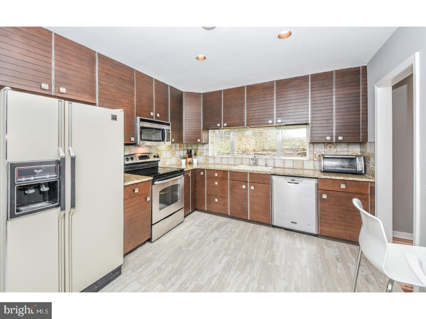 1627 Shoemaker Road Abington, PA 19001 - Photo 11 of 25 Kitchen