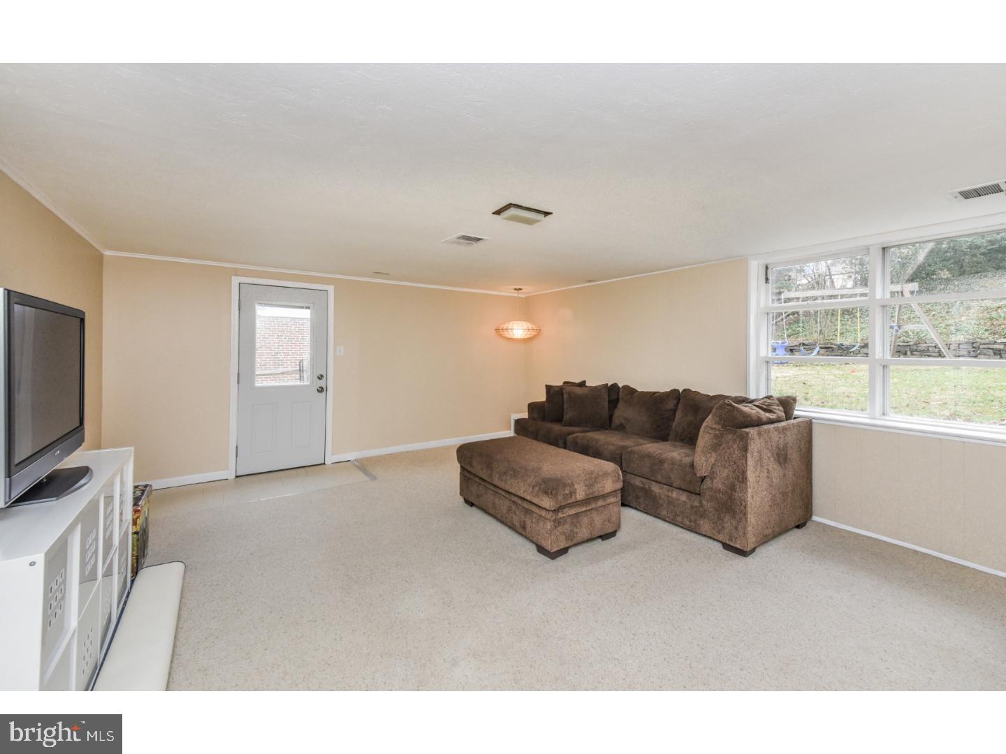 1627 Shoemaker Road Abington, PA 19001 - Photo 14 of 25 Family Room