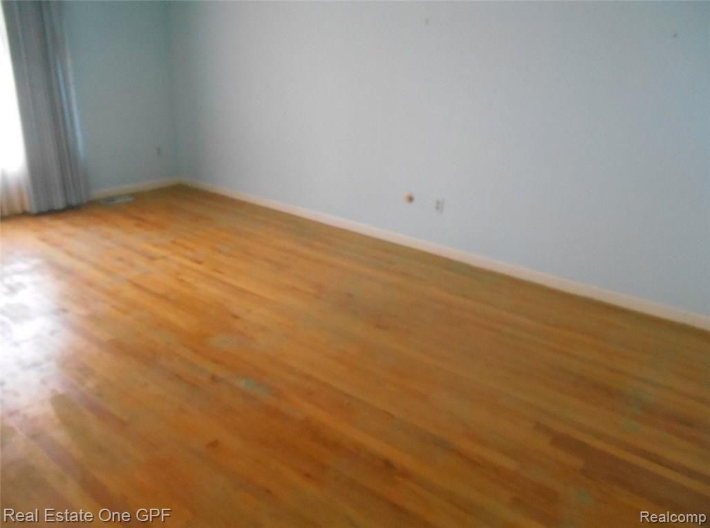 1796 Vernier Road Grosse Pointe, MI 48236 - Photo 13 of 18 13 DSCN2243.jpg