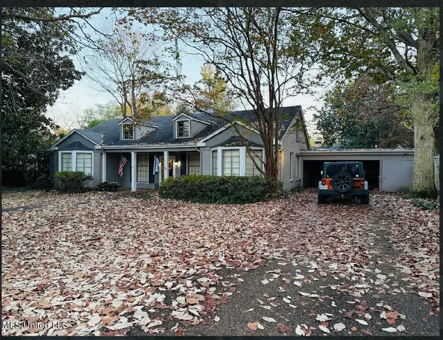 $329,900 | 325 Woodlawn Drive, Greenville, MS 38701