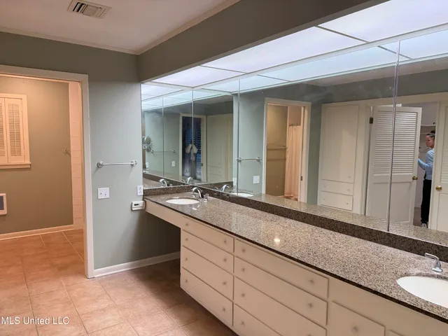 $329,900 | 325 Woodlawn Drive, Greenville, MS 38701