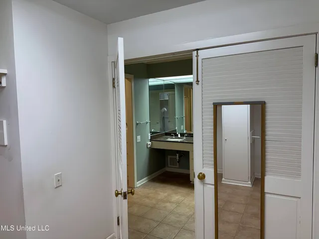 $329,900 | 325 Woodlawn Drive, Greenville, MS 38701