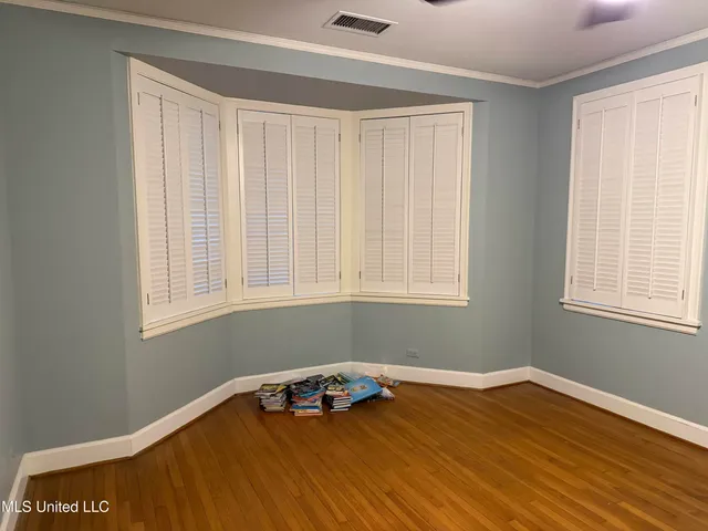 $329,900 | 325 Woodlawn Drive, Greenville, MS 38701