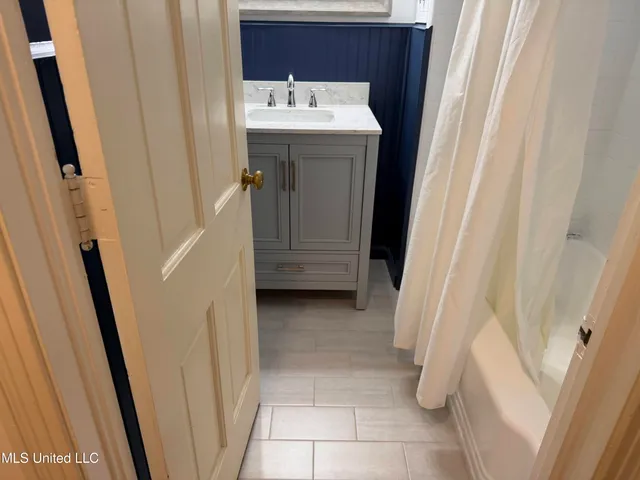 $329,900 | 325 Woodlawn Drive, Greenville, MS 38701