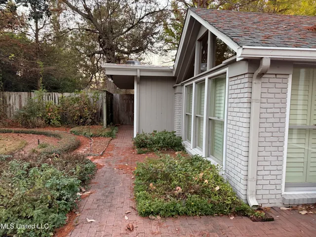 $329,900 | 325 Woodlawn Drive, Greenville, MS 38701