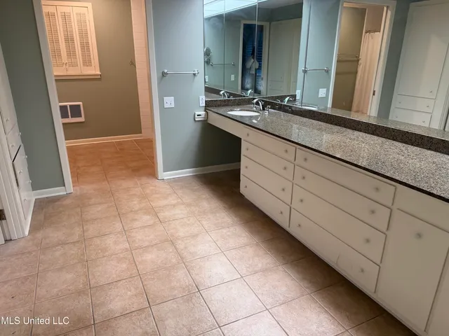 $329,900 | 325 Woodlawn Drive, Greenville, MS 38701