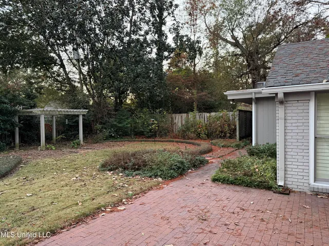 $329,900 | 325 Woodlawn Drive, Greenville, MS 38701