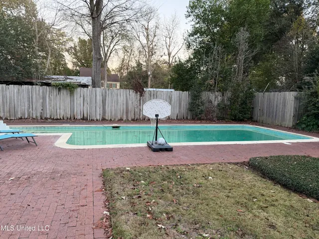 $329,900 | 325 Woodlawn Drive, Greenville, MS 38701