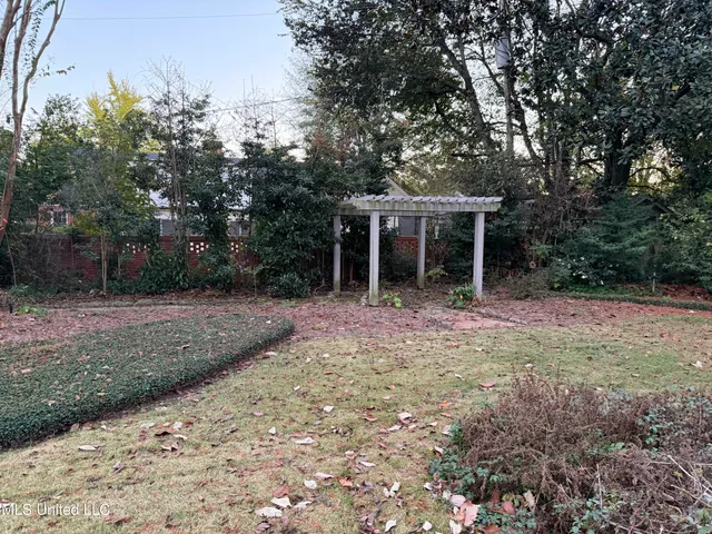 $329,900 | 325 Woodlawn Drive, Greenville, MS 38701