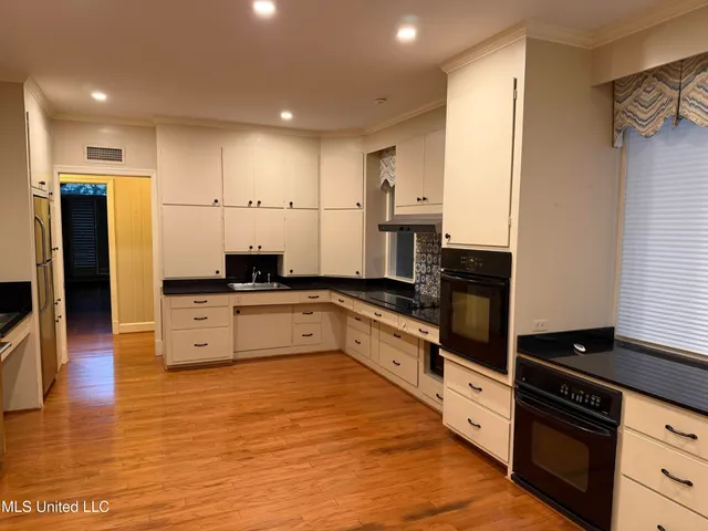 $329,900 | 325 Woodlawn Drive, Greenville, MS 38701