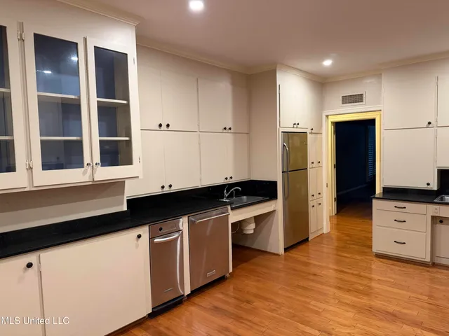 $329,900 | 325 Woodlawn Drive, Greenville, MS 38701