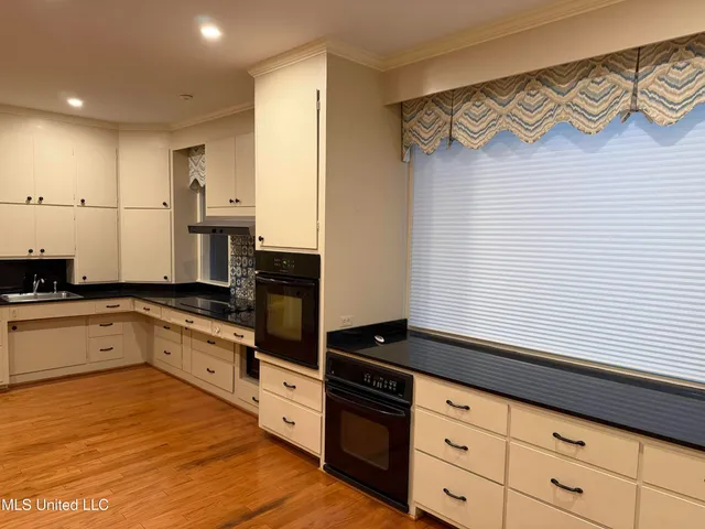 $329,900 | 325 Woodlawn Drive, Greenville, MS 38701