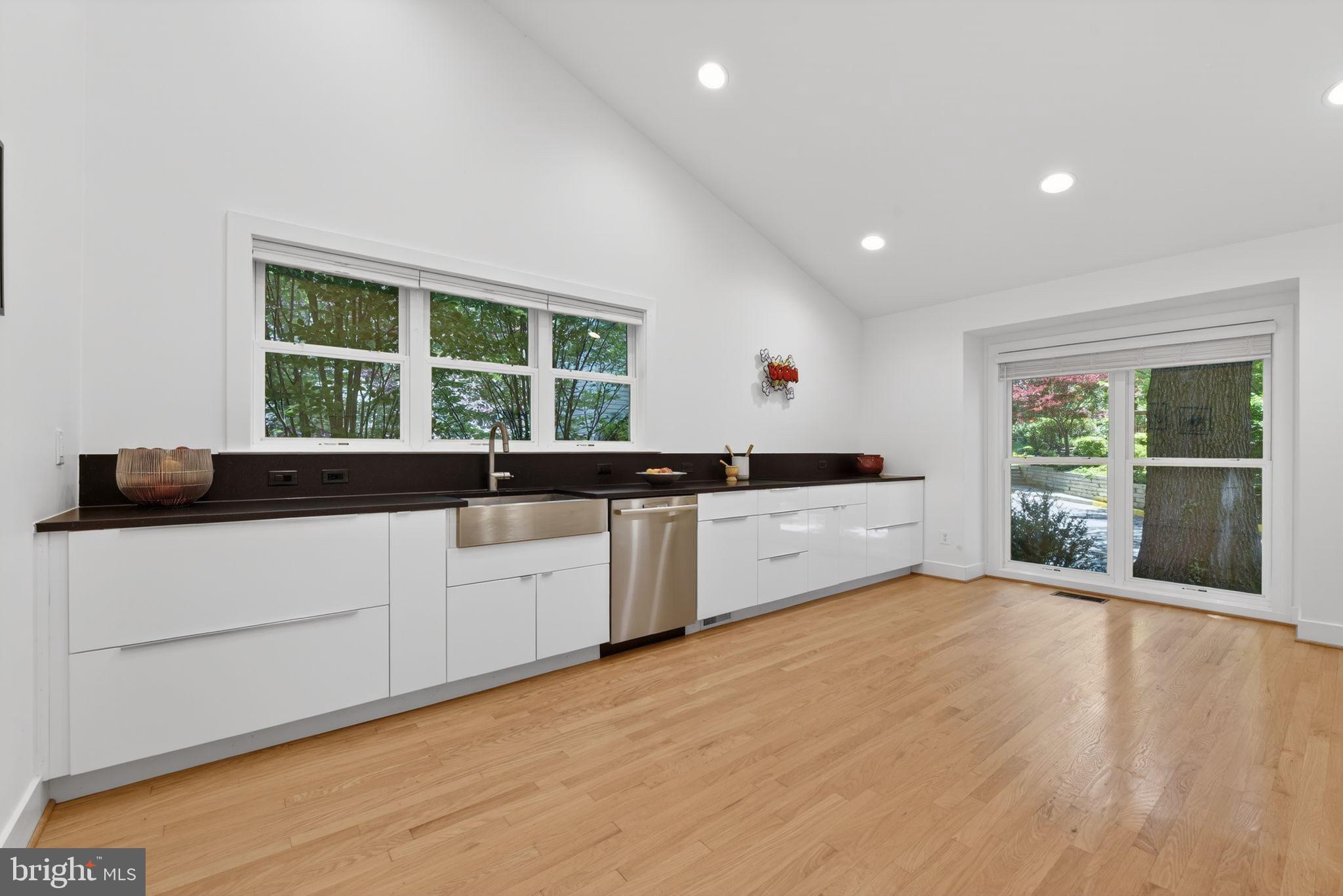 1605 Apricot Court Reston, VA 20190 - Photo 11 of 30