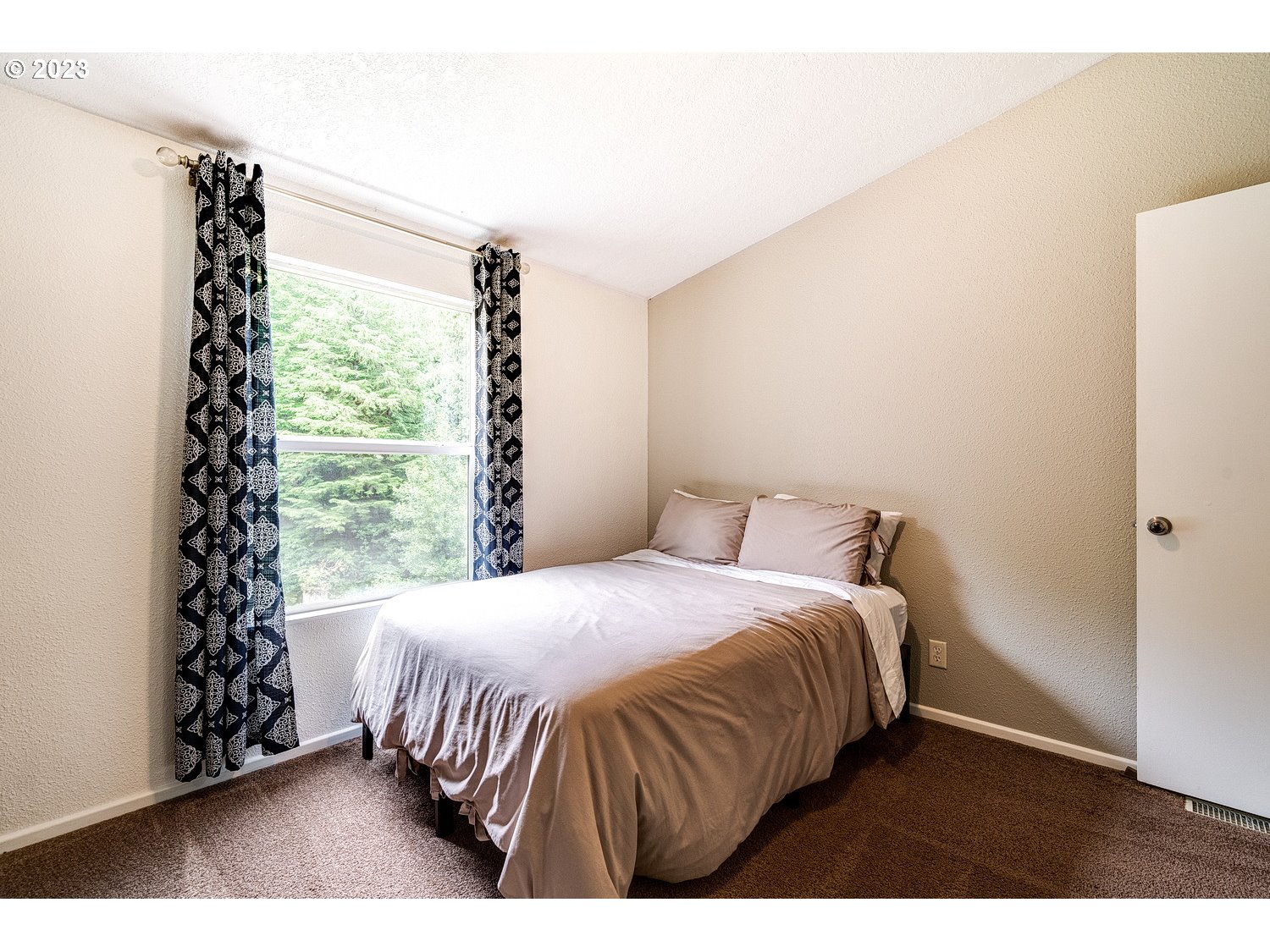22 Southeast Hemlock Road Corbett, OR 97019 - Photo 18 of 36 Gallery Image 18