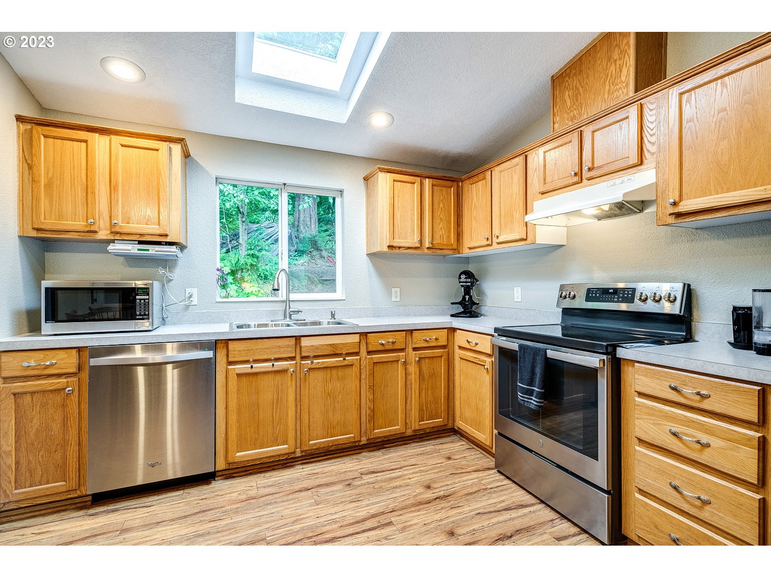 22 Southeast Hemlock Road Corbett, OR 97019 - Photo 10 of 36 Gallery Image 10
