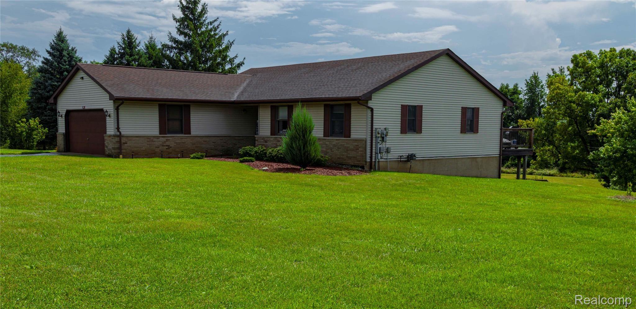 5115 Mason Road Howell, MI 48843 - Photo 6 of 8 East side of front view