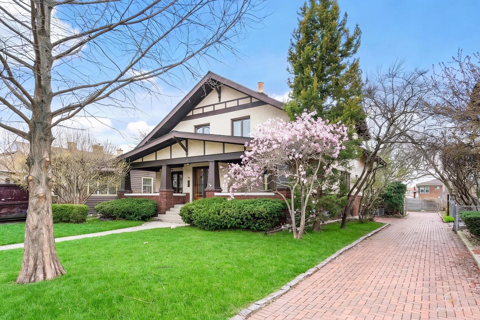 82 Lawton Road Riverside, IL 60546 - Photo 2 of 52