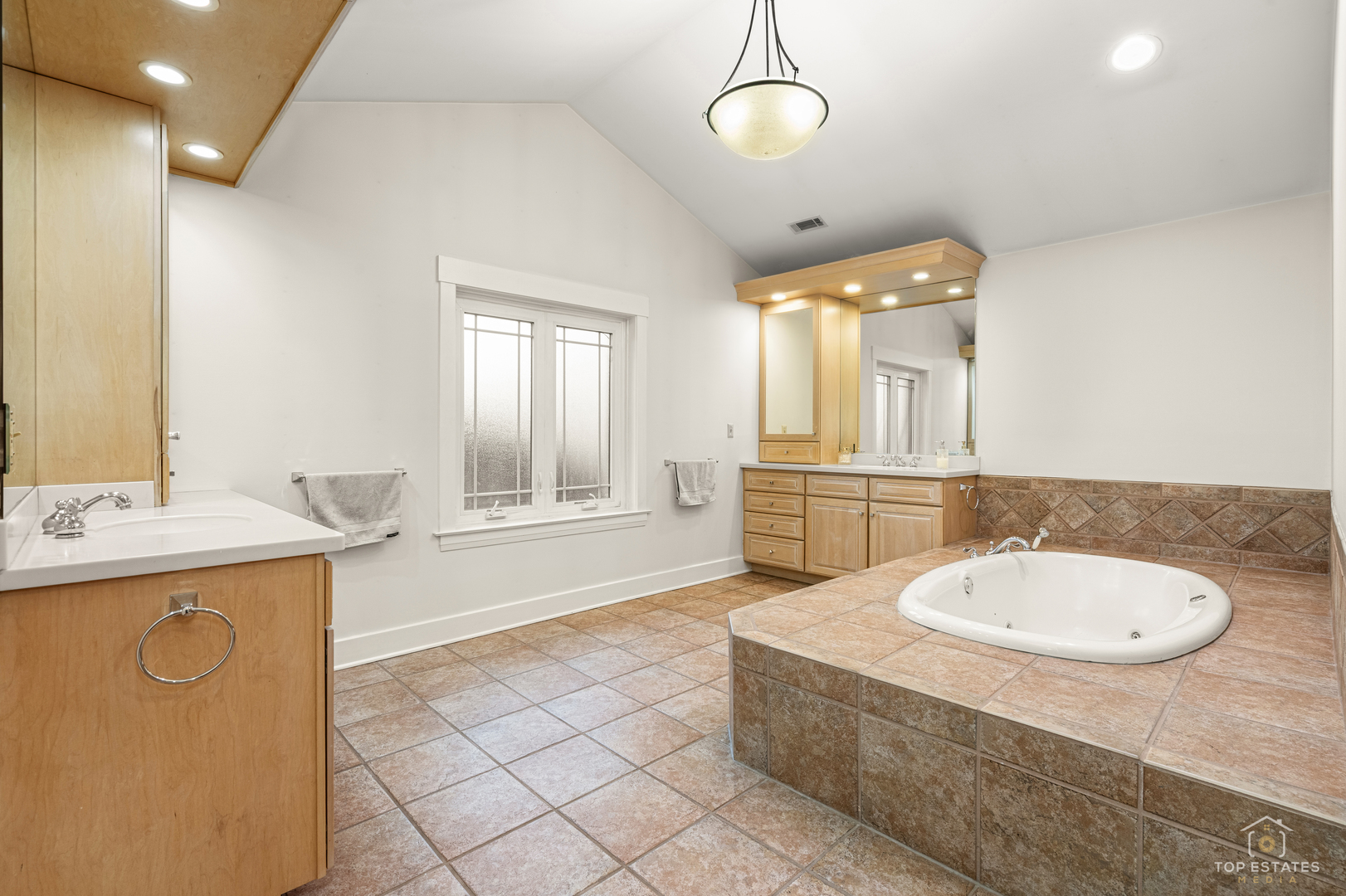 82 Lawton Road Riverside, IL 60546 - Photo 24 of 52