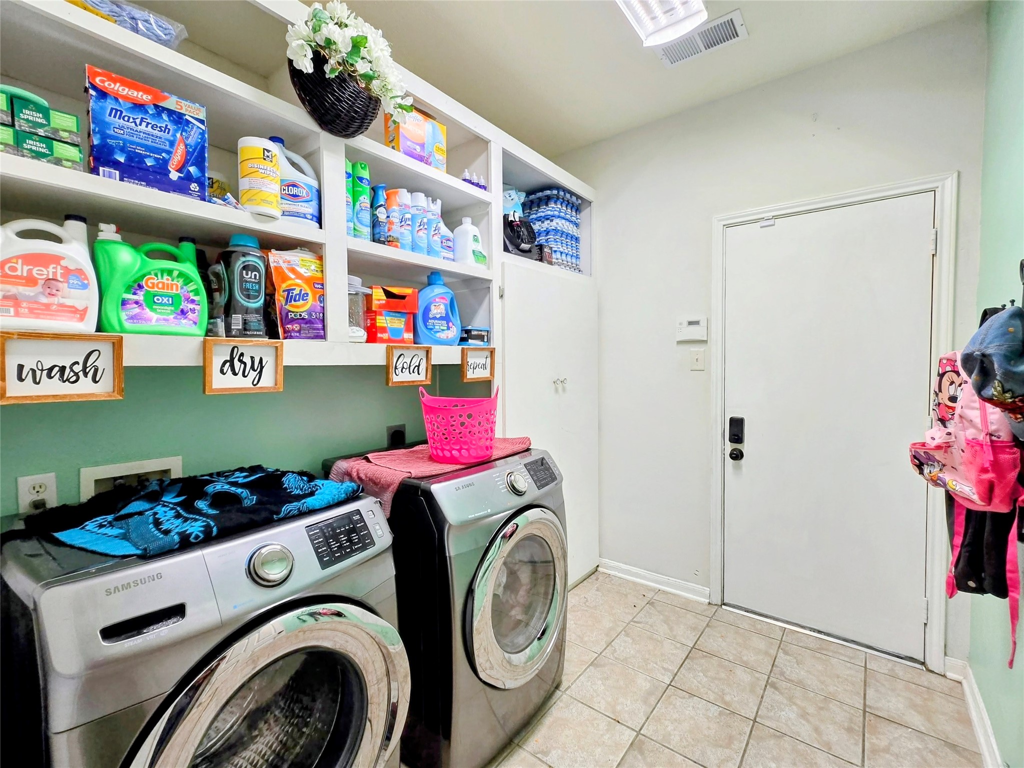 9211 Memorial Grove Drive Spring, TX 77379 - Photo 19 of 38 a utility room with dryer and washer