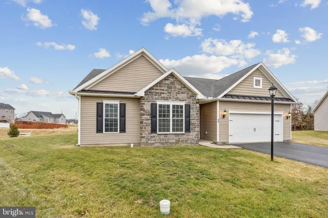 $359,900 | 19 Osprey Court, Gettysburg, PA 17325