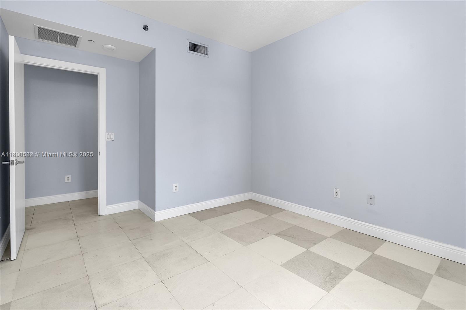 1060 Brickell Avenue, Unit 1811 Miami, FL 33131 - Photo 31 of 43 a view of an empty room